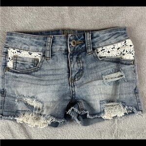 True Craft girls light wash blue distressed denim short shorts size 7